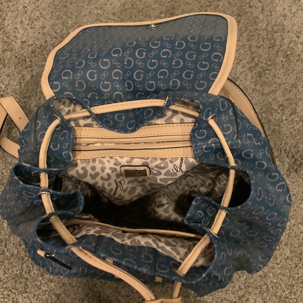 Guess backpack - Picture 3 of 3